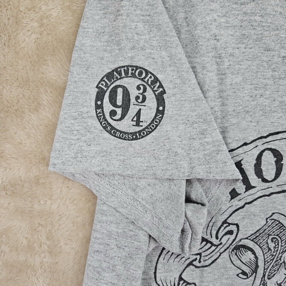 Harry Potter London Platform 9 3/4 Hogwarts Womens Top Size M Gray Short Sleeve - Picture 6 of 9